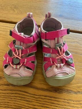 KEEN 
Seacamp II CNX Sandals - toddler size 10
